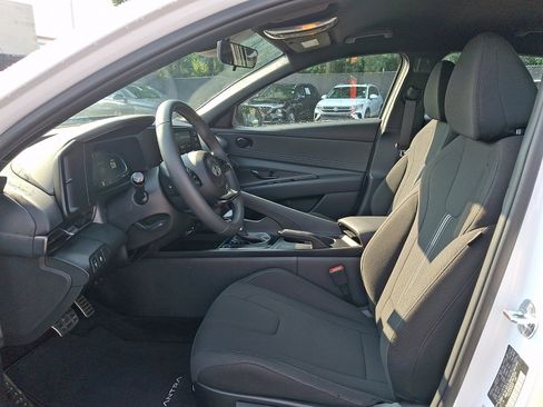 Certified 2025 Hyundai Elantra Sport FWD image 13