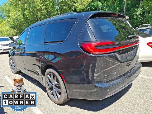 Used 2025 Chrysler Pacifica Limited FWD image 3