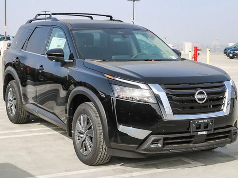 New 2025 Nissan Pathfinder SV FWD image 3