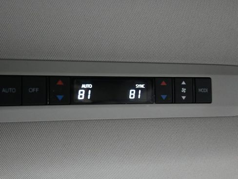 Used 2022 Toyota Sienna XLE w/ XLE Plus Package image 37