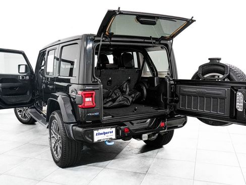 Used 2023 Jeep Wrangler Unlimited Sahara AWD/4WD image 12