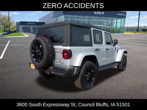 Used 2023 Jeep Wrangler Unlimited Sahara w/ Cold Weather Group AWD/4WD image 8