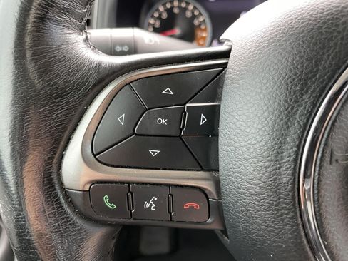 Used 2018 Jeep Renegade Limited w/ UConnect 8.4 Nav Group FWD image 19