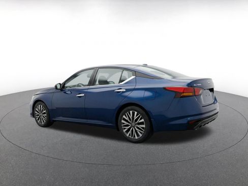 Used 2025 Nissan Altima 2.5 SV FWD image 7