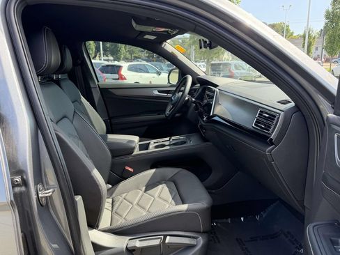 Used 2024 Volkswagen Atlas Cross Sport SE AWD/4WD image 11