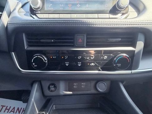 Used 2024 Nissan Rogue S AWD/4WD image 15
