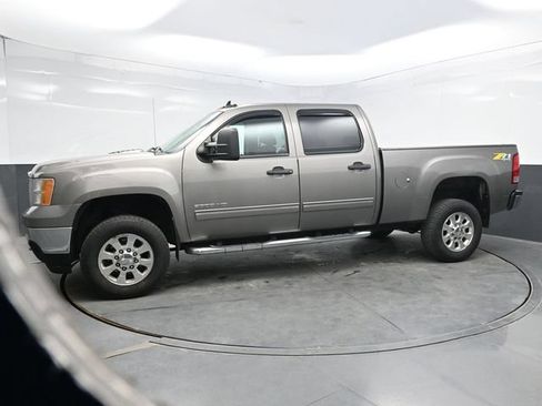 Used 2014 GMC Sierra 2500 SLE w/ SLE Preferred Package AWD/4WD image 3