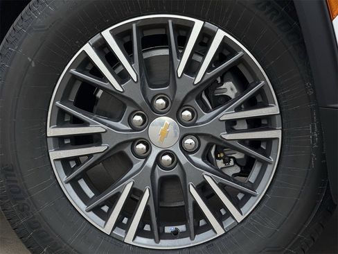 New 2026 Chevrolet Traverse LT image 9