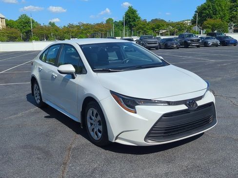 Certified 2025 Toyota Corolla LE image 3
