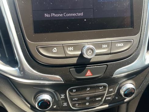 Used 2019 Chevrolet Equinox LT w/ Sun & Navigation Package AWD/4WD image 11