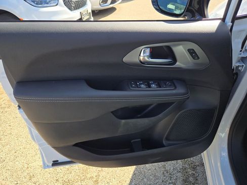 New 2026 Chrysler Pacifica Select image 15