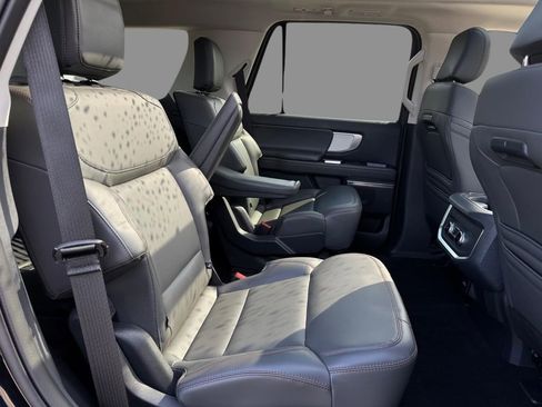 Used 2025 Ford Expedition Active AWD/4WD image 11