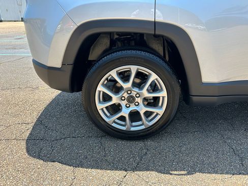Used 2025 Jeep Compass Limited AWD/4WD image 5