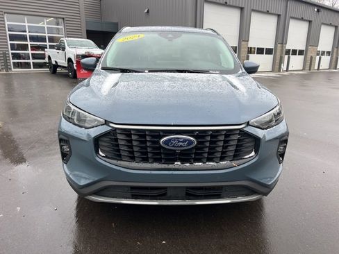 Used 2024 Ford Escape Platinum image 2