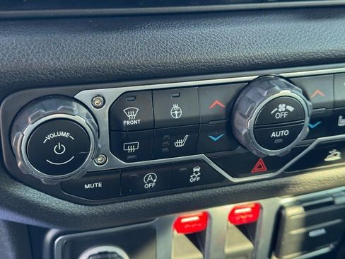 Used 2024 Jeep Wrangler Sport S image 19