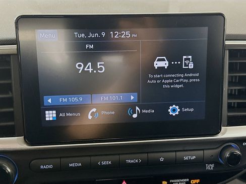Used 2025 Hyundai Venue SEL FWD image 21