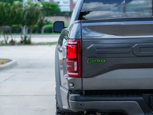 Used 2017 Ford F150 Raptor w/ Equipment Group 802A Luxury AWD/4WD image 19
