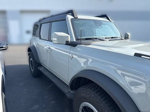 Used 2023 Ford Bronco Outer Banks w/ Sasquatch Package AWD/4WD image 39