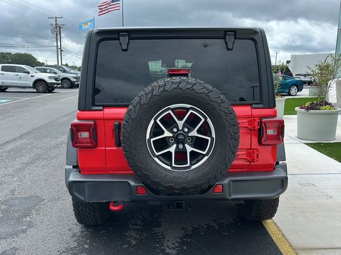 Used 2024 Jeep Wrangler Unlimited Rubicon w/ Convenience Group AWD/4WD image 6