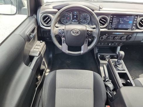 Used 2022 Toyota Tacoma TRD Off-Road w/ Technology Package AWD/4WD image 7