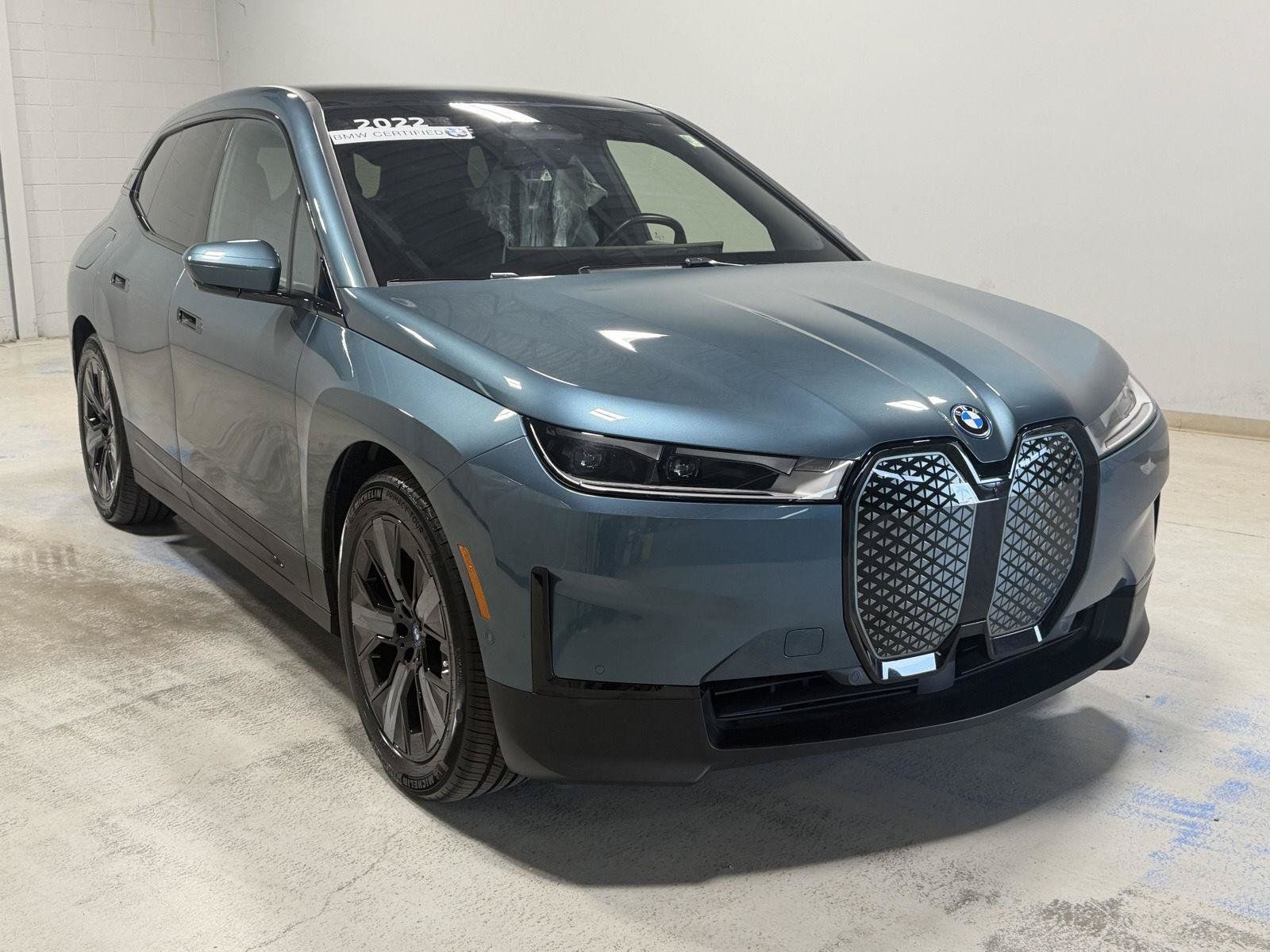 Used 2022 BMW iX xDrive50 w/ Convenience Package AWD/4WD image 14