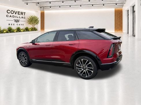 Used 2025 Cadillac Optiq Sport 1 w/ LPO, Floor Liner Package AWD/4WD image 10
