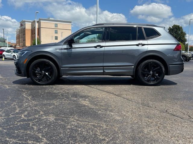 Used 2023 Volkswagen Tiguan SE R-Line AWD/4WD image 4