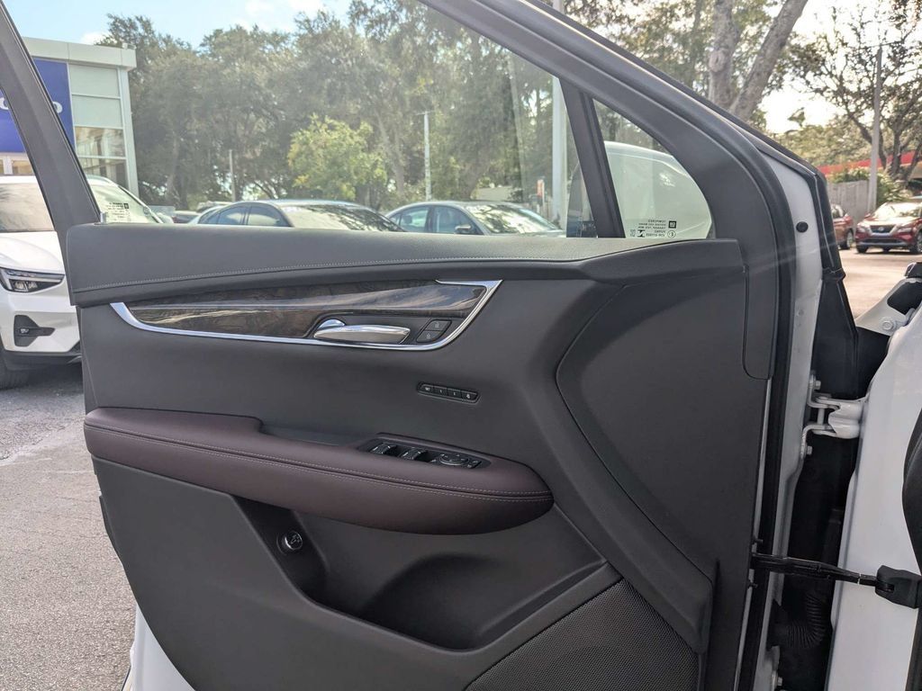 Used 2021 Cadillac XT6 Premium Luxury FWD image 32