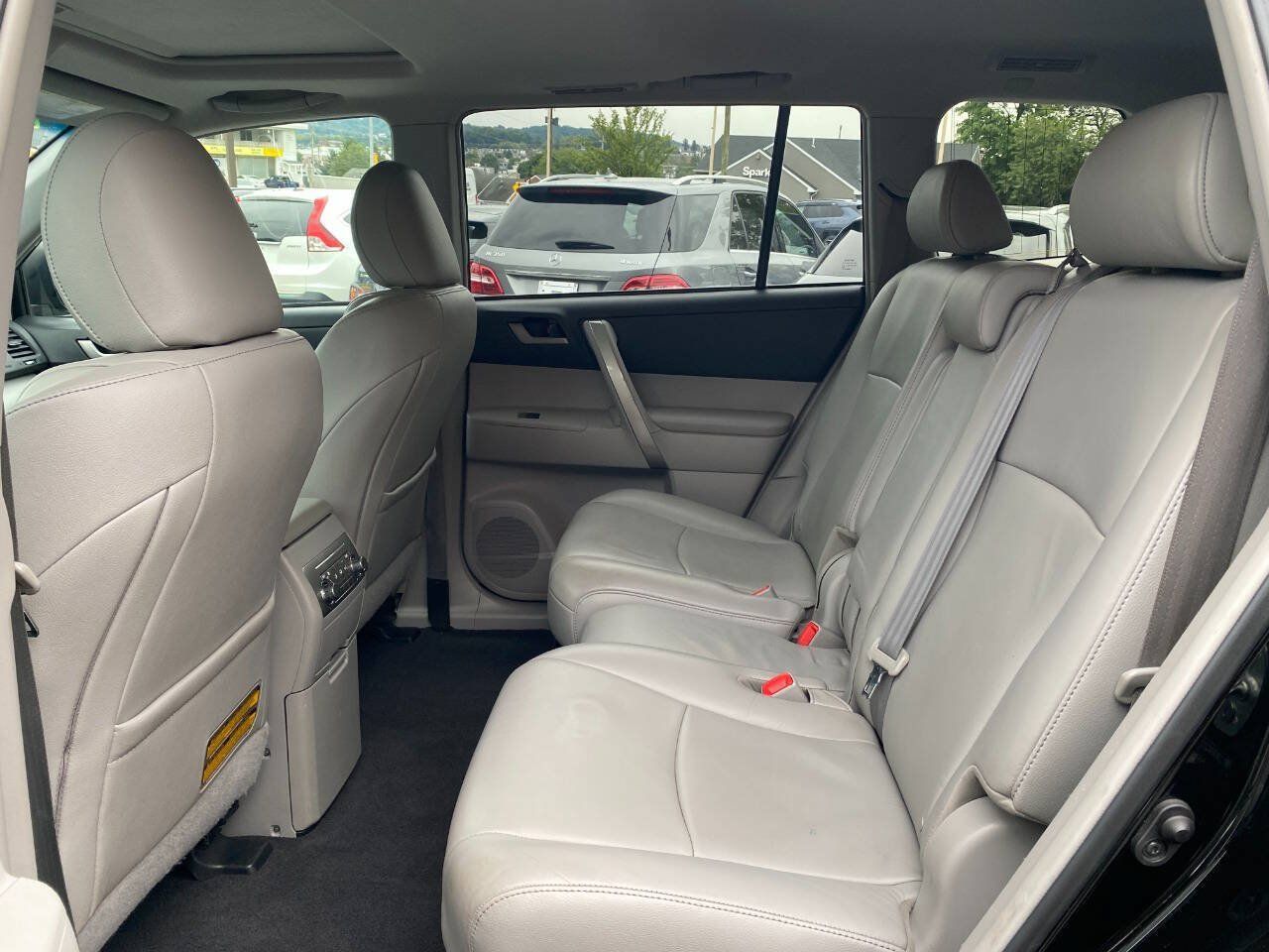 Used 2013 Toyota Highlander SE AWD/4WD image 21