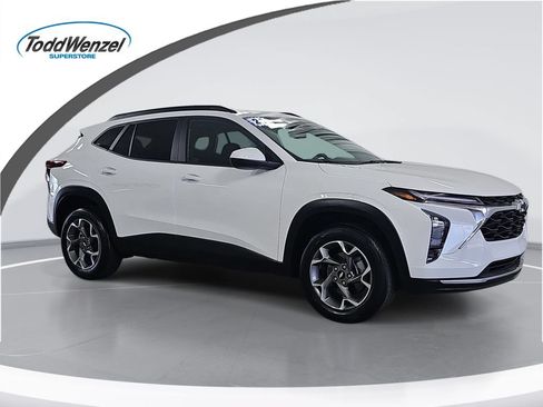 Certified 2024 Chevrolet Trax LT w/ Driver Confidence Package FWD image 1