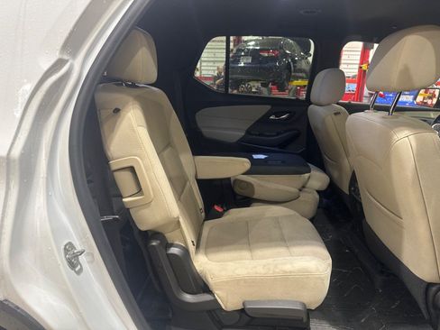 Used 2023 Chevrolet Traverse LT FWD image 47
