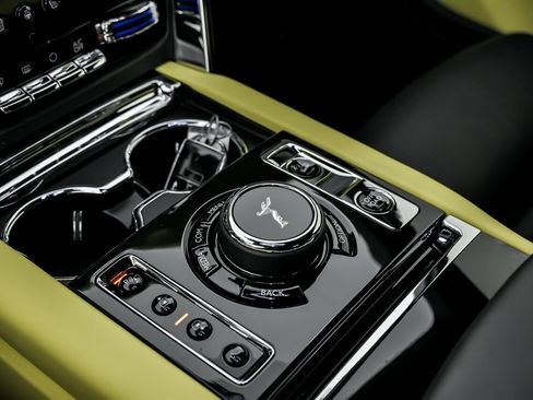 Used 2022 Rolls-Royce Cullinan w/ Dark Exterior Package image 38