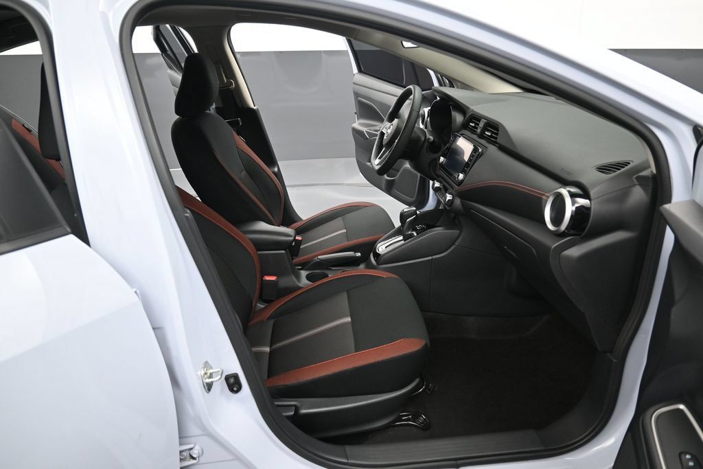 Used 2025 Nissan Versa SR w/ Trunk Package FWD image 31