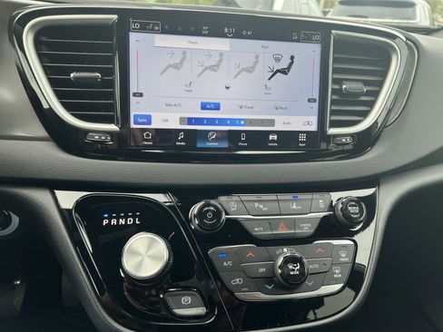 New 2026 Chrysler Voyager LX FWD image 18