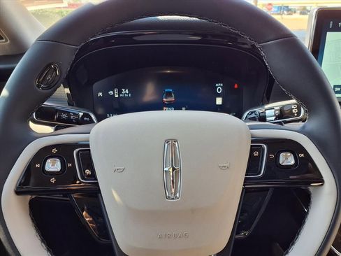 Used 2026 Lincoln Corsair Premiere FWD image 9