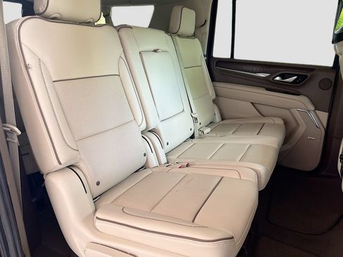Used 2021 GMC Yukon XL Denali w/ Denali Premium Package AWD/4WD image 31