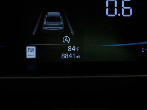 Used 2025 Hyundai Elantra SE FWD image 25