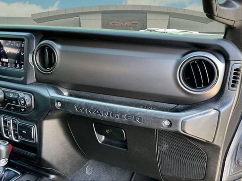 Used 2018 Jeep Wrangler Unlimited Sport S AWD/4WD image 16