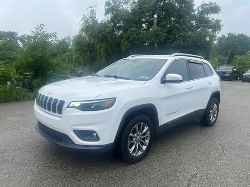 Used 2019 Jeep Cherokee Latitude Plus w/ Cold Weather Group AWD/4WD image 4