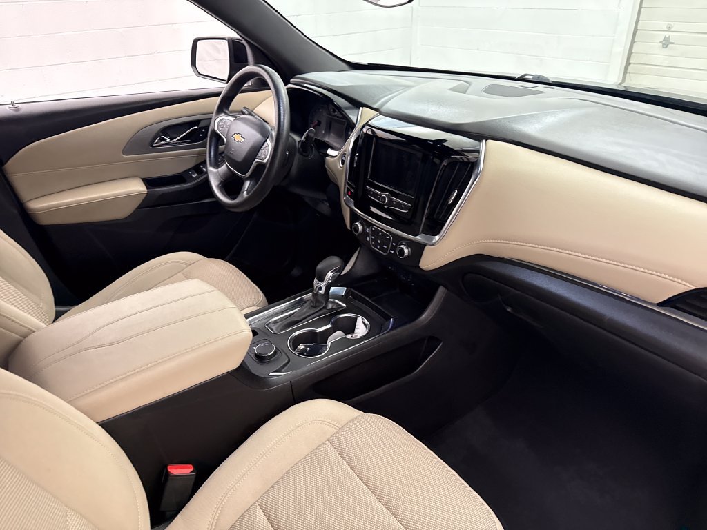 Used 2023 Chevrolet Traverse LS FWD image 26