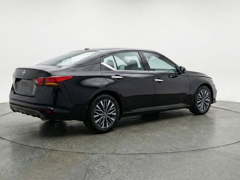 Used 2025 Nissan Altima 2.5 SV FWD image 9