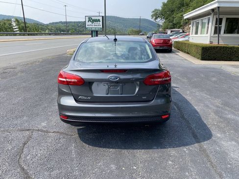 Used 2017 Ford Focus SE FWD image 8