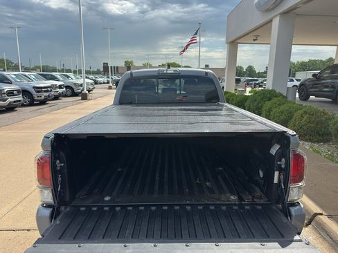 Used 2021 Toyota Tacoma TRD Sport AWD/4WD image 10