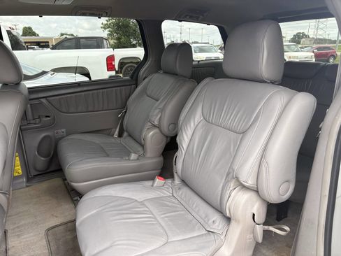 Used 2010 Toyota Sienna image 12