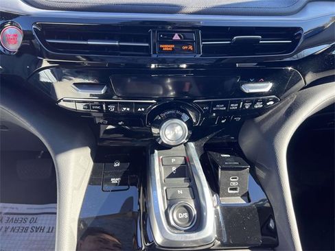 Used 2023 Acura MDX SH-AWD image 26