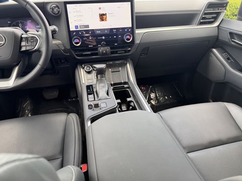 Used 2025 Lexus GX 550 w/ Accessory Package (Z1) AWD/4WD image 15