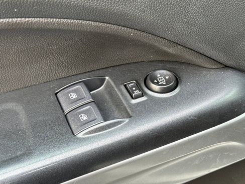 Used 2022 Chevrolet Colorado LT w/ Fleet Safety Package image 11