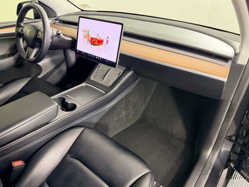 Used 2025 Tesla Model Y Long Range image 34