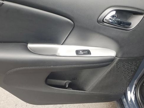 Used 2018 Dodge Journey SXT w/ Connectivity Group FWD image 17