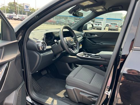 Used 2026 Chevrolet Equinox LT FWD image 9